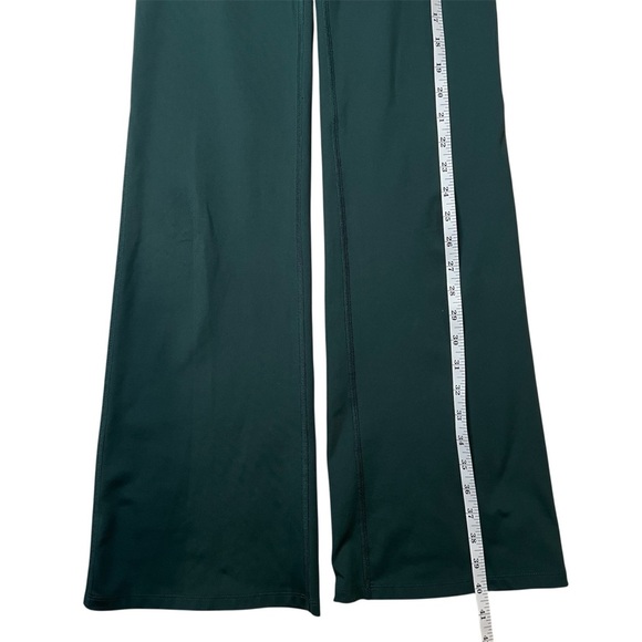 Girlfriend Collective Compressive Flare Leggings in Moss Green Size S - Picture 11 of 13